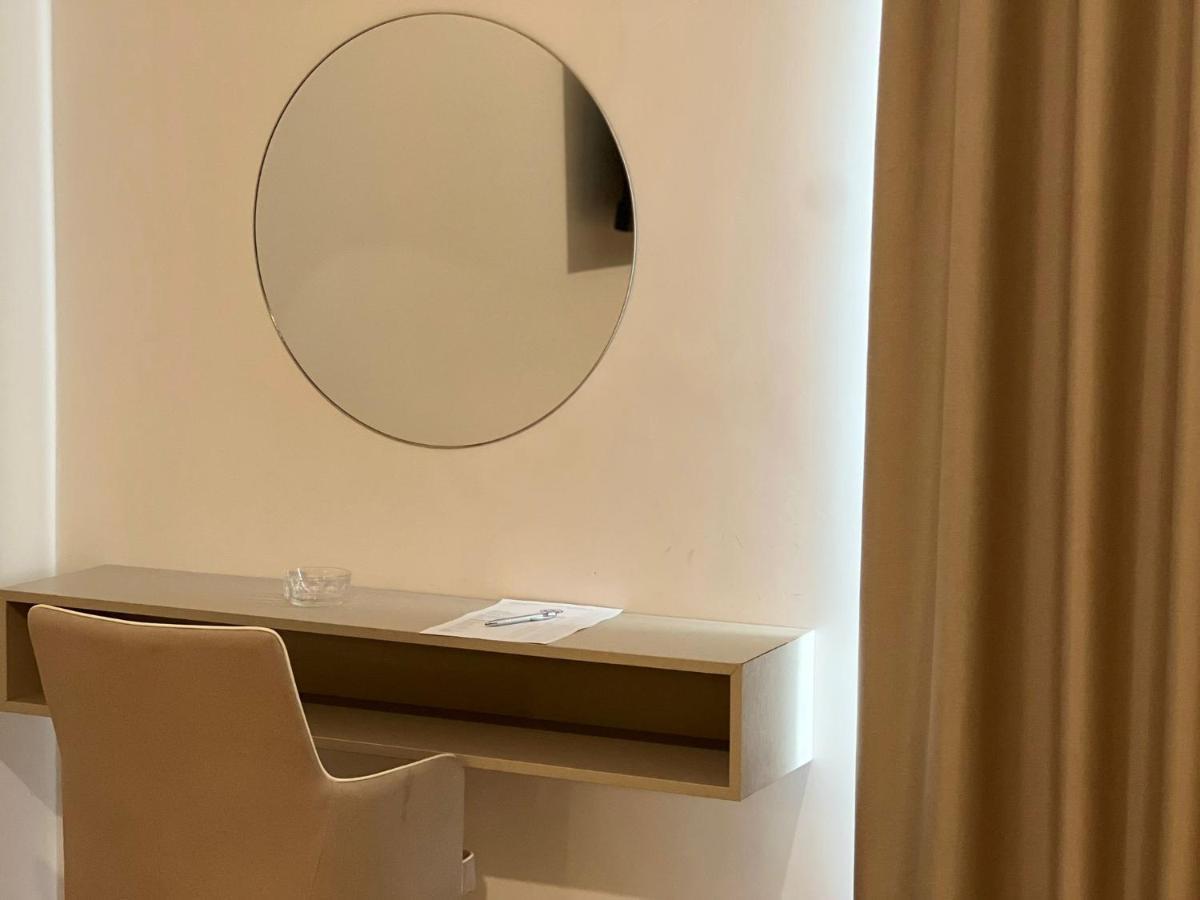 Hotel Futuro アヴェルサ エクステリア 写真