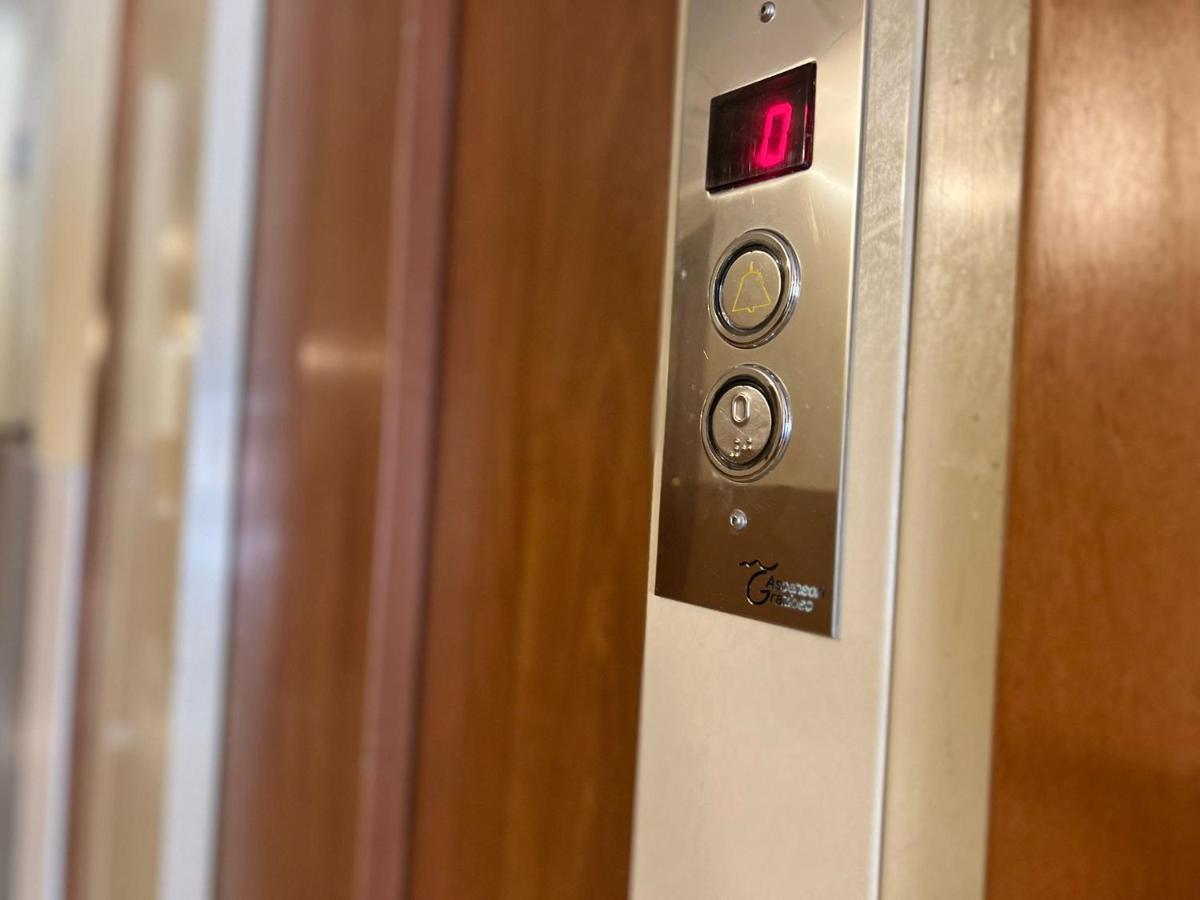 Hotel Futuro アヴェルサ エクステリア 写真