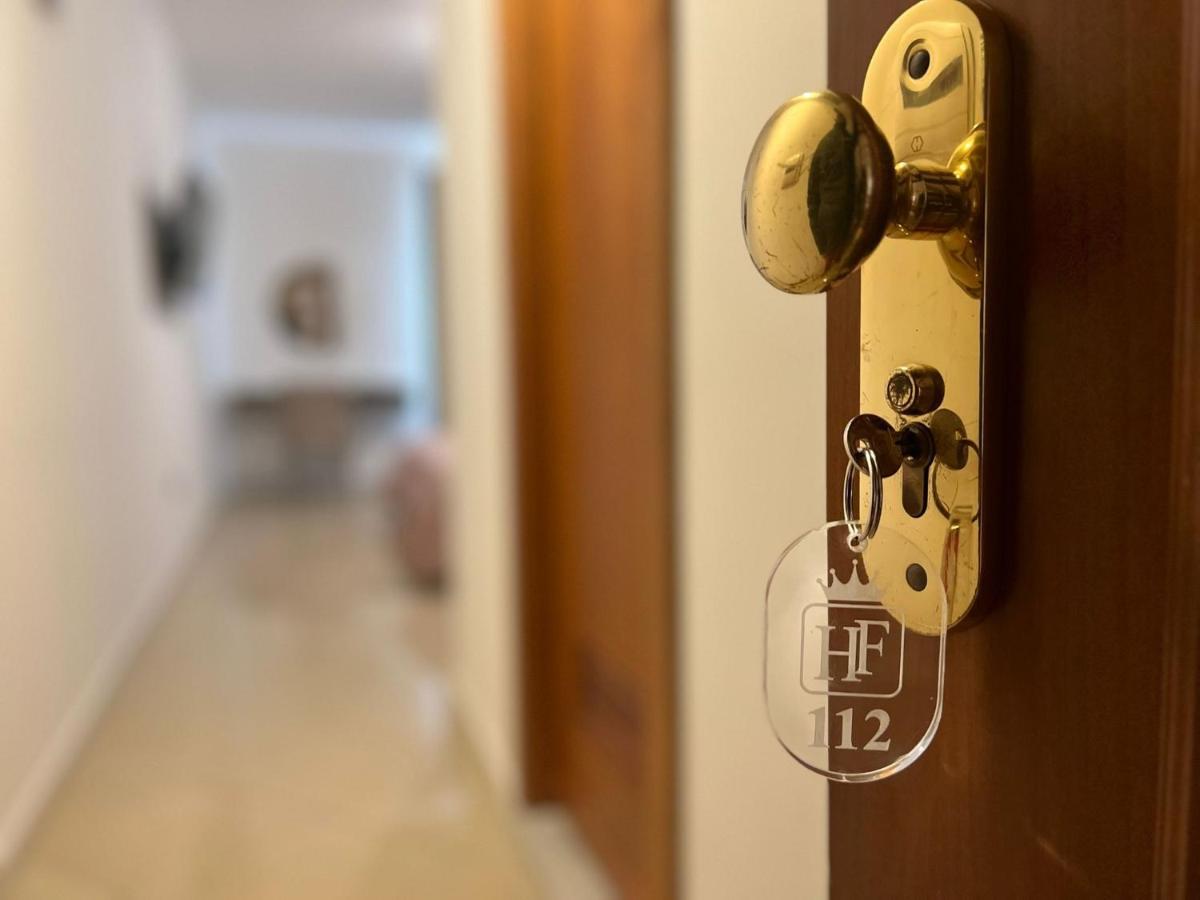 Hotel Futuro アヴェルサ エクステリア 写真