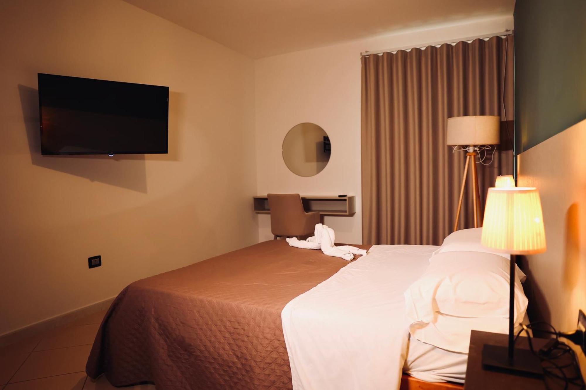 Hotel Futuro アヴェルサ エクステリア 写真