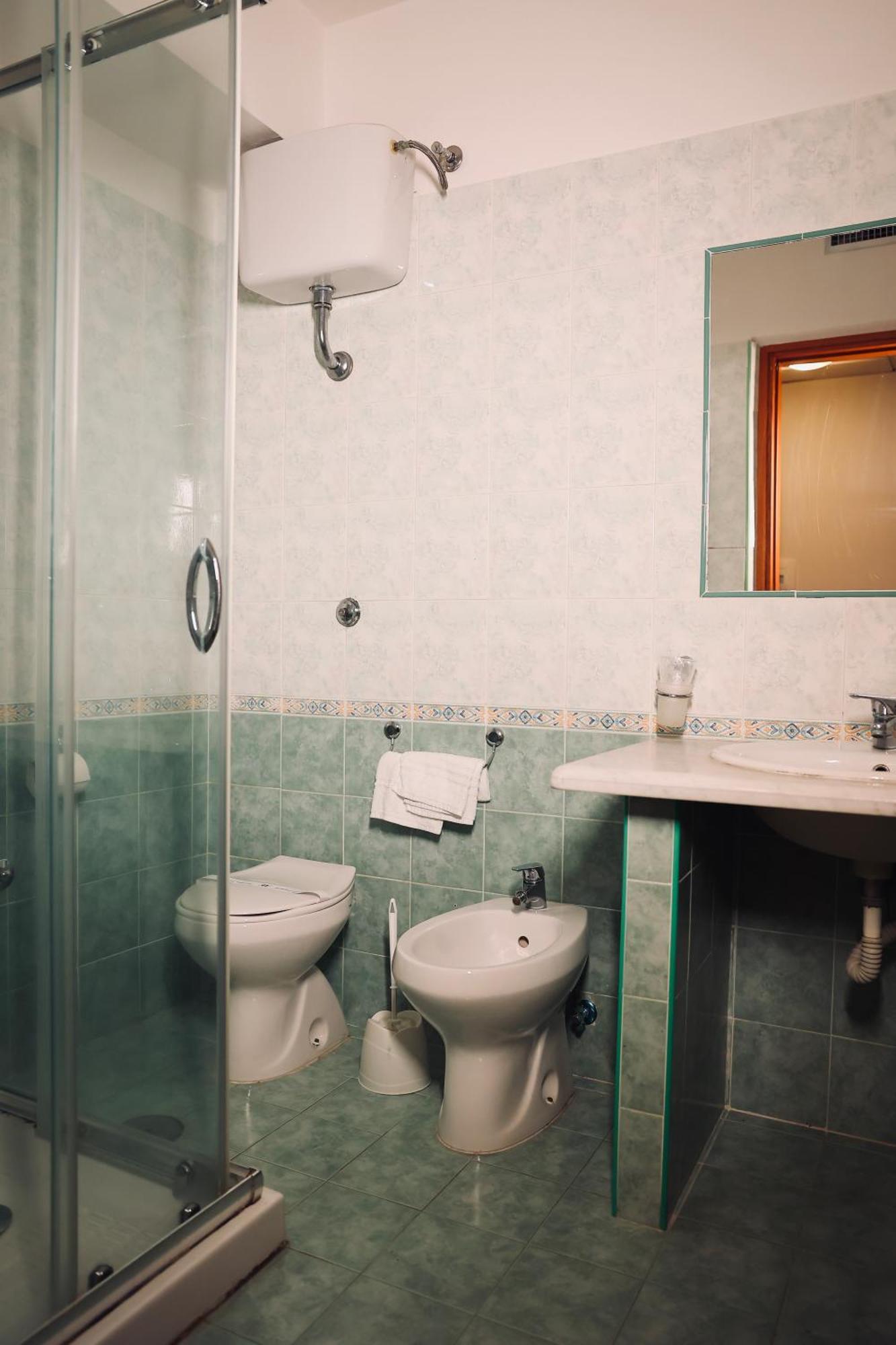 Hotel Futuro アヴェルサ エクステリア 写真