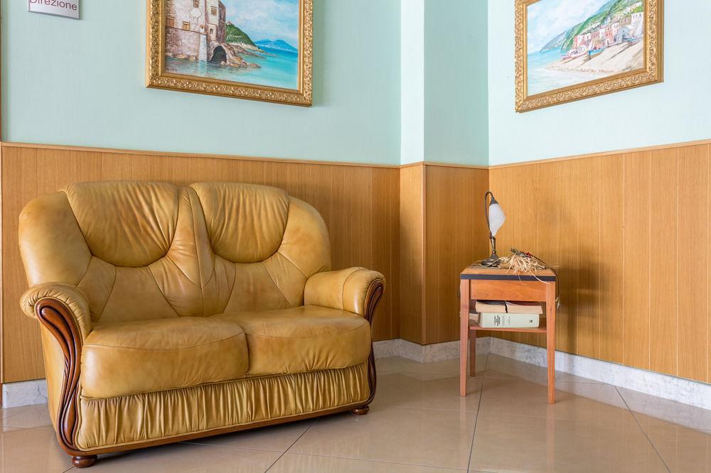 Hotel Futuro アヴェルサ エクステリア 写真